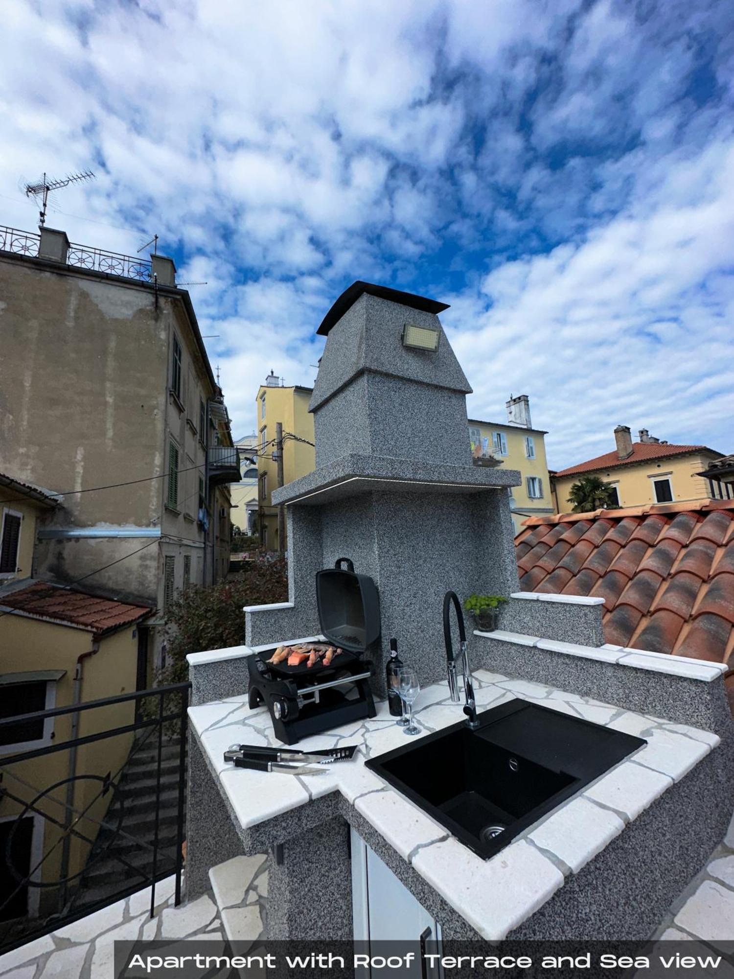 Volos With Roof Terrace, Sea View, Free Private Parking Apartma *
