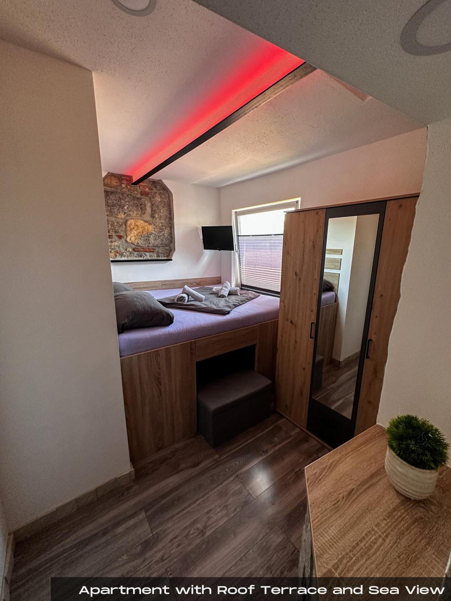 Volos With Roof Terrace, Sea View, Free Private Parking Apartma Opatija
