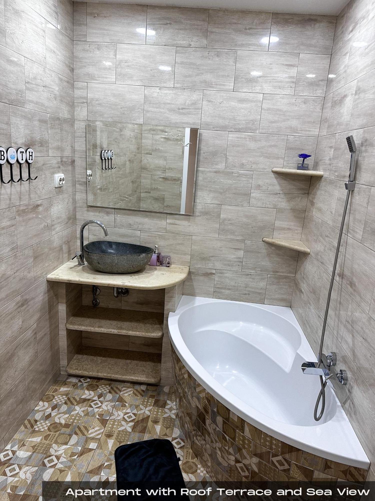 Volos With Roof Terrace, Sea View, Free Private Parking * Opatija