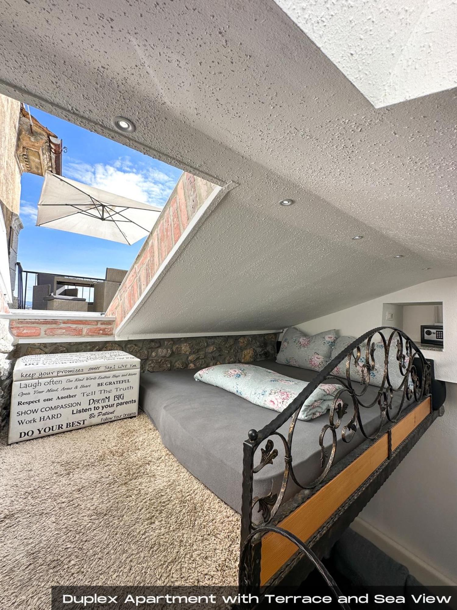 Volos With Roof Terrace, Sea View, Free Private Parking *