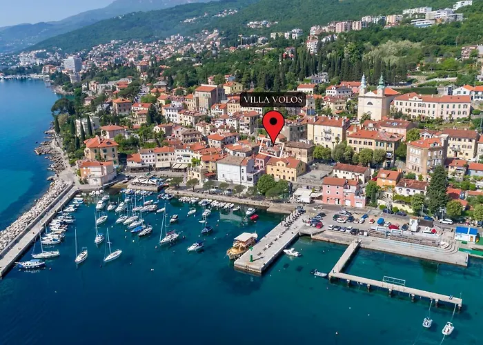 Villa Volos With Roof Terrace, Sea View, Free Private Parking
