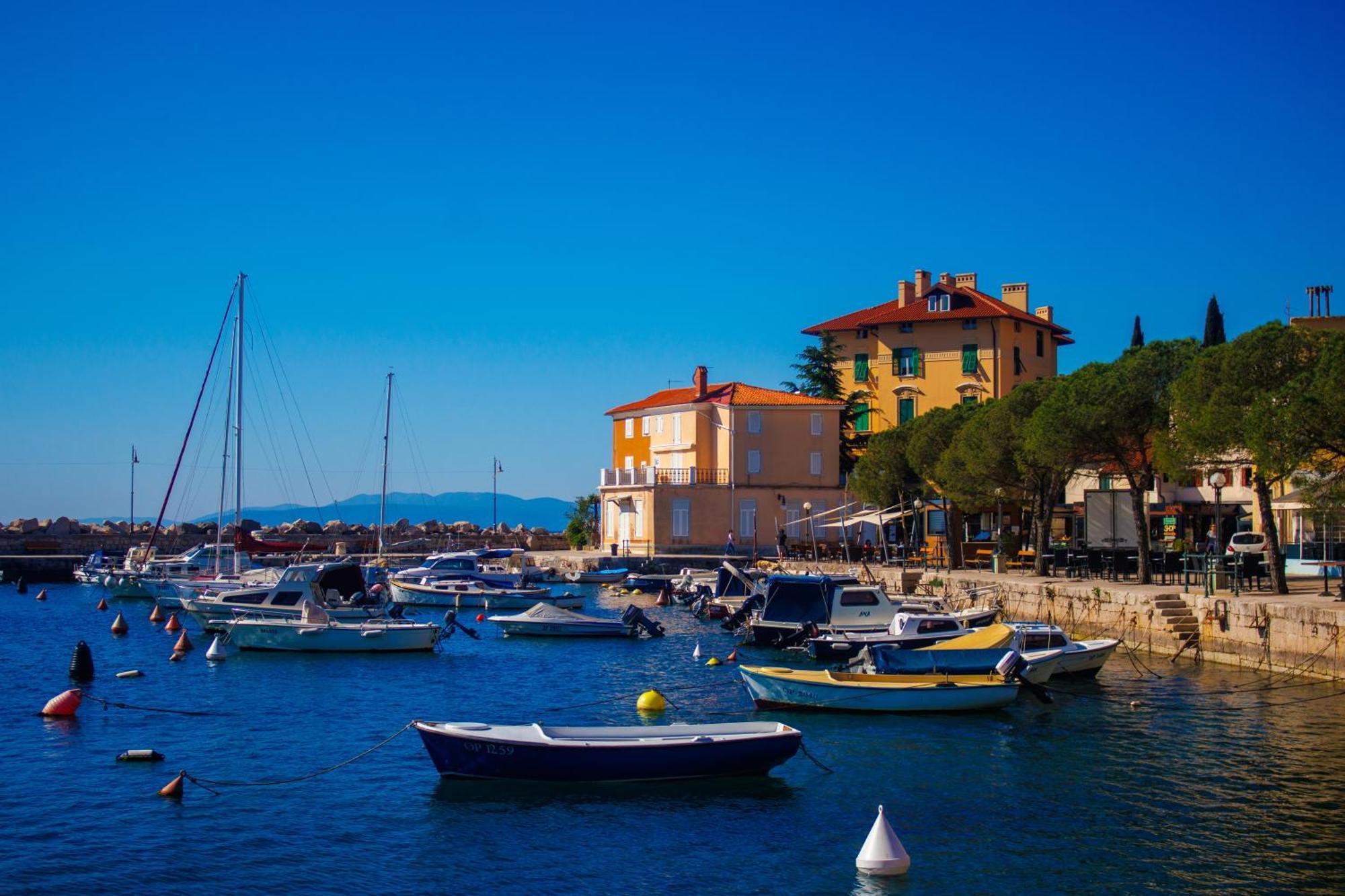 Volos With Roof Terrace, Sea View, Free Private Parking *