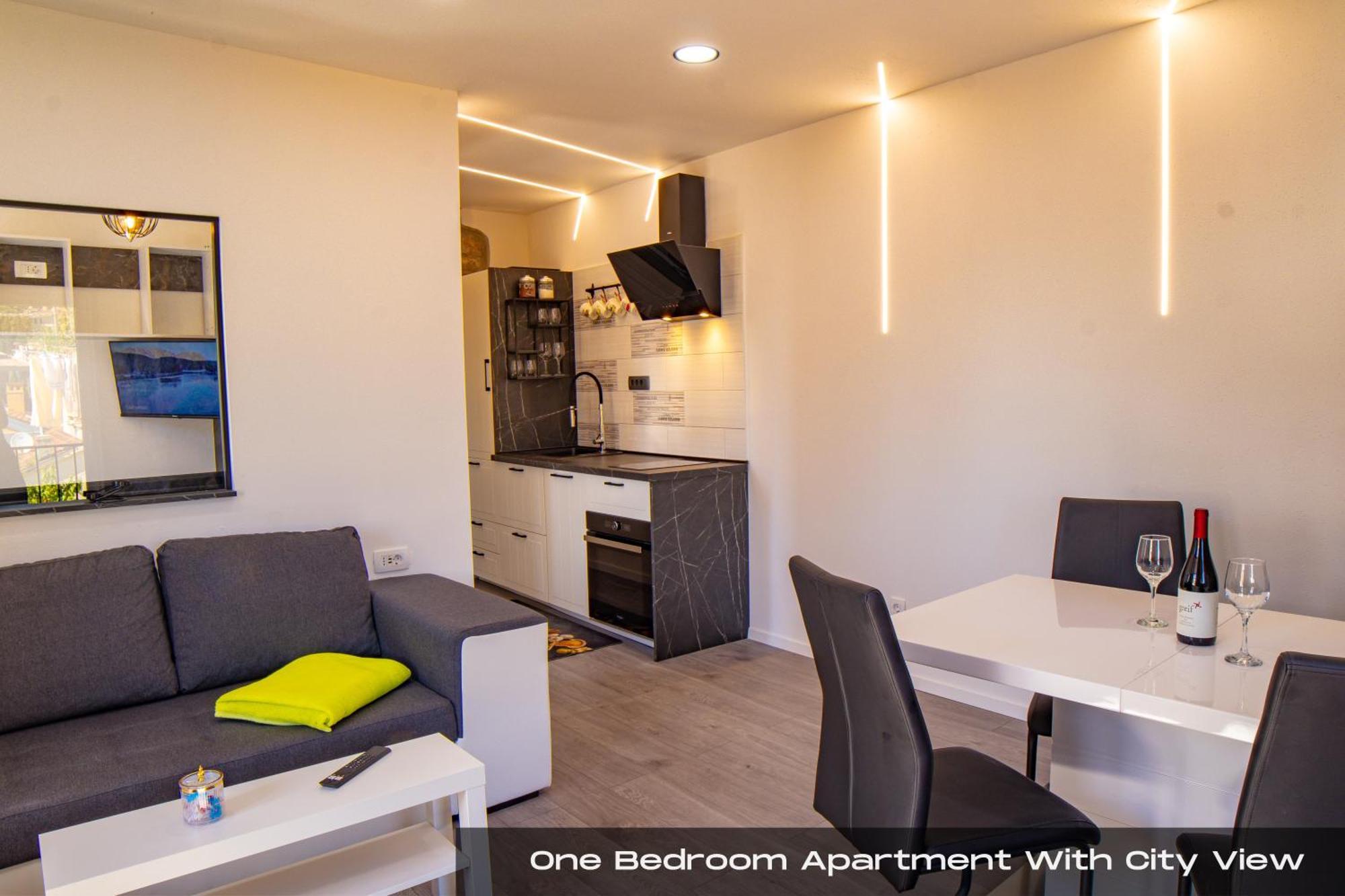 Volos With Roof Terrace, Sea View, Free Private Parking Apartment *