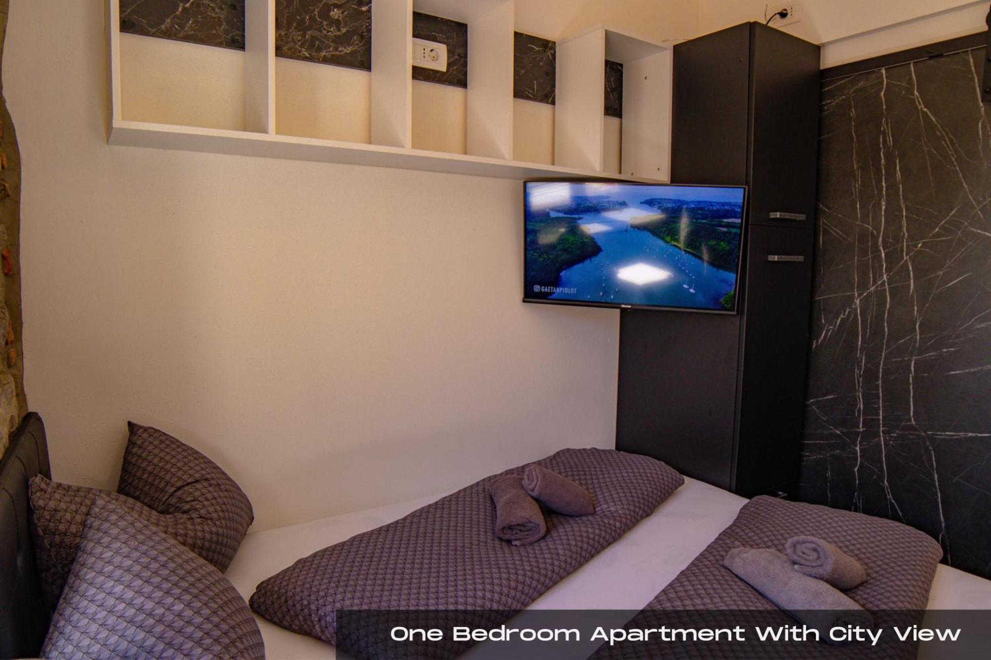 Volos With Roof Terrace, Sea View, Free Private Parking Apartment *