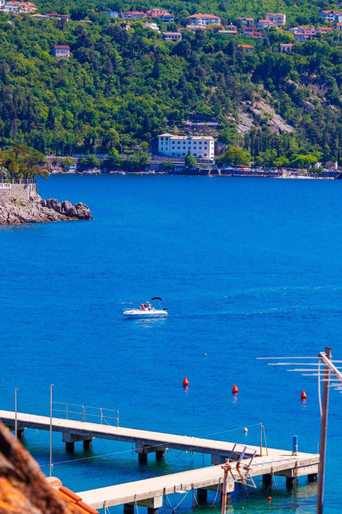 Apartment Volos With Roof Terrace, Sea View, Free Private Parking